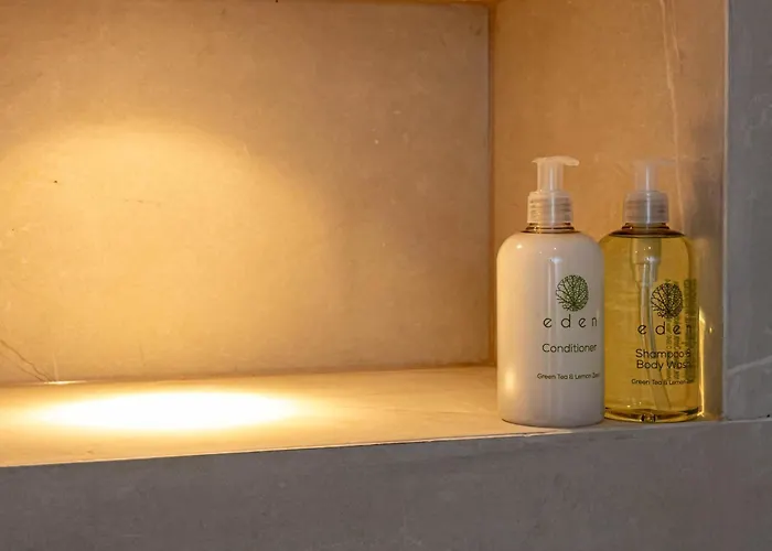 Ferienhaus Detached House In Prestwich Sleeps 10 With Parking Manchester