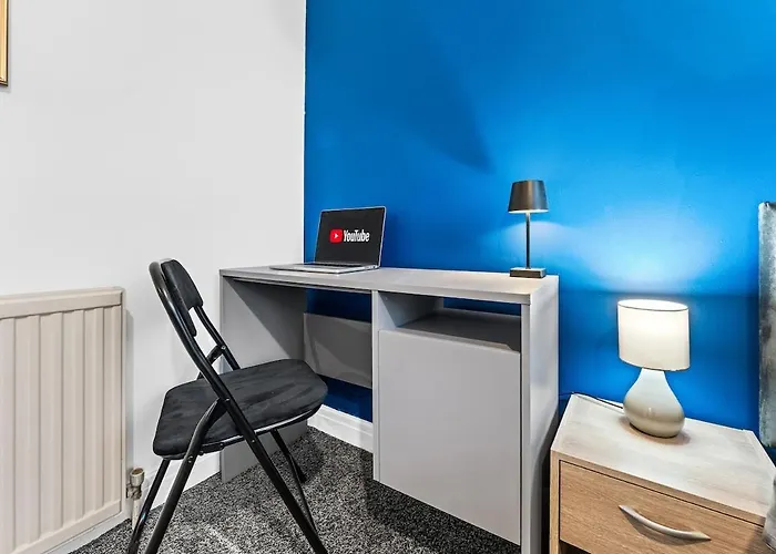 Luxury Group - - Sleeps 9