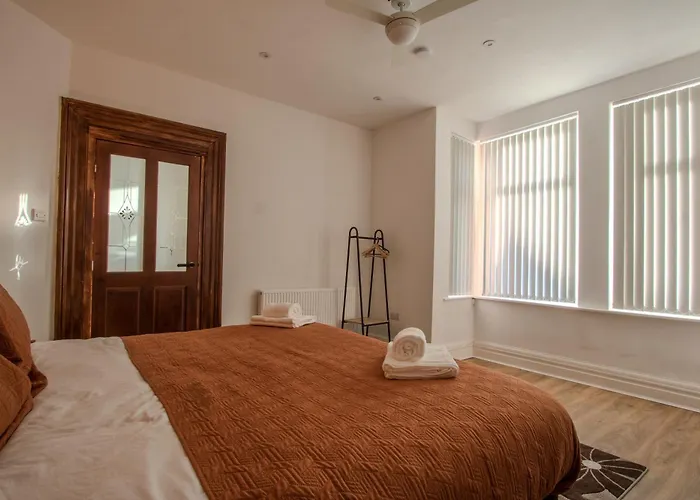 Сasa de vacaciones Modern&spacious 4-bedroom Home, Family&contractor Friendly, *