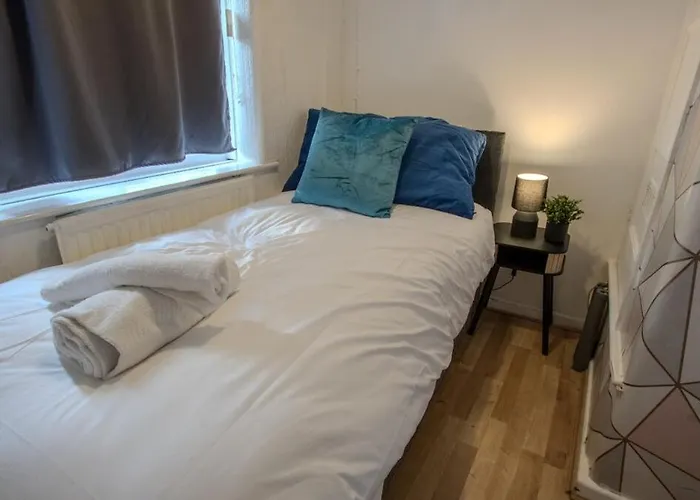 Modern 3br House - Quiet Clifton Area