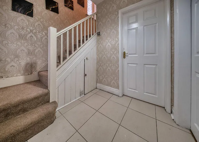 Σπίτι διακοπών 3 Bedrooms Sleeps 7 Free Parking *