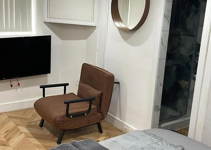 Hendham - Near Etihad Stadium, Coop Live Arena, National Cycling Centre & 24 Hour Asda *