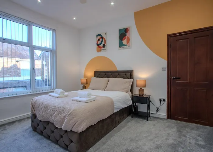 Modern&spacious 4-bedroom Home, Family&contractor Friendly,