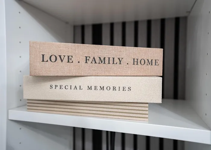 Spacious 4 Bed Ideal For Business & Long Term Stays, Free Parking