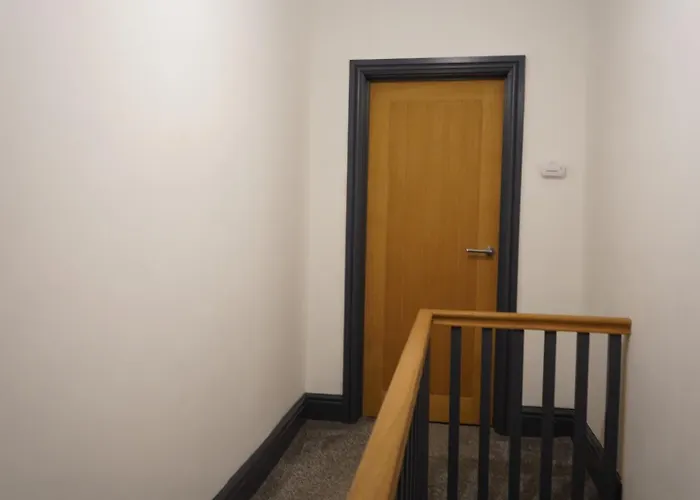 Spacious 3-bedroom Near Centre With Parking *