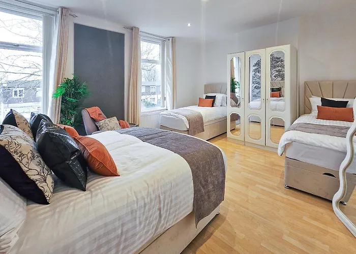 Massive And Stylish 5 Bed House - Sleeps 13 - Free Parking Сasa de vacaciones