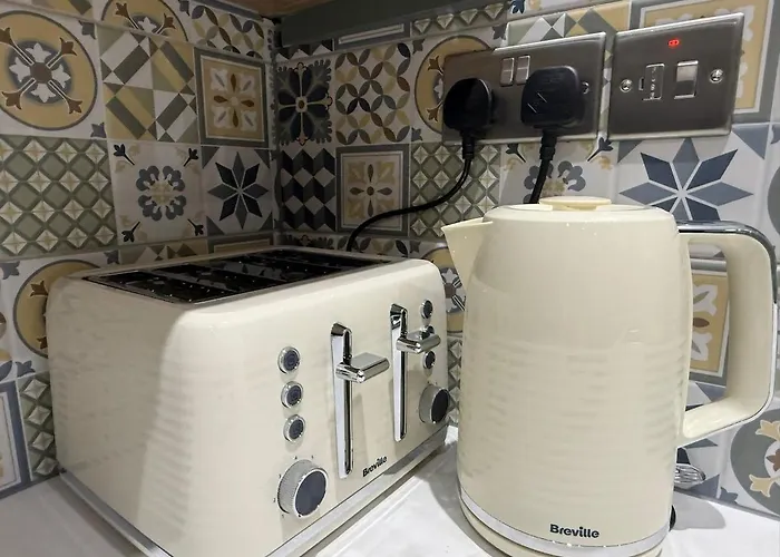 Дом отдыха Large Luxury 4 Bedroom With Parking *