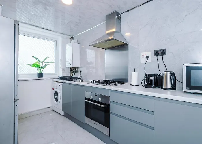 Pearl Reside - Sleeps 5, Free Parking & 5 Mins Centre *