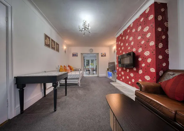 Σπίτι διακοπών 3 Bedrooms Sleeps 7 Free Parking *