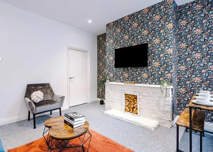 3 Bedroom Town House - Etihad Stadium - Free Parking