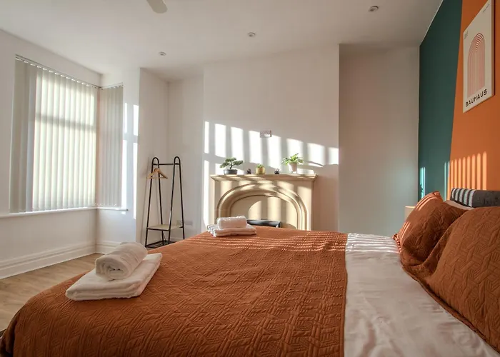 Modern&spacious 4-bedroom Home, Family&contractor Friendly, Mánchester