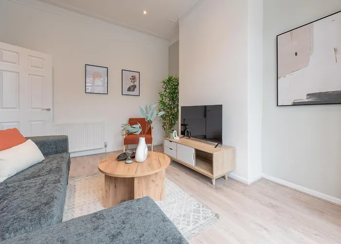 Comfort & Style In Salford - Sleeps 8 Semesterbostad *