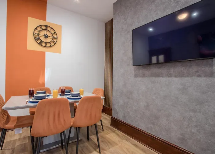 Nyaraló Modern & Spacious 4-bedroom Home, Family & Contractor Friendly, *