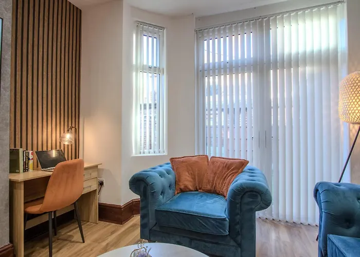 Modern&spacious 4-bedroom Home, Family&contractor Friendly, Сasa de vacaciones