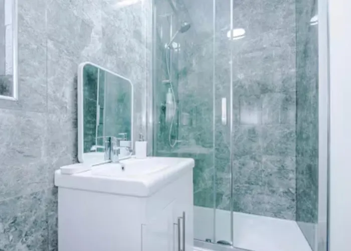 別荘 Modern 2-bed House Near Centre - Sleeps 6 *