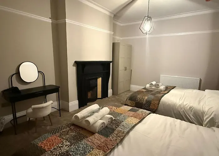 Large Luxury 4 Bedroom With Parking Dom wakacyjny *