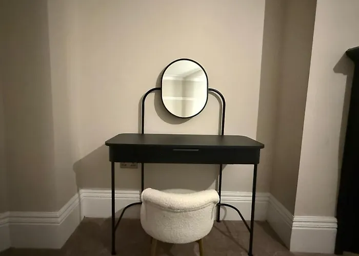 Ferienhaus Large Luxury 4 Bedroom With Parking