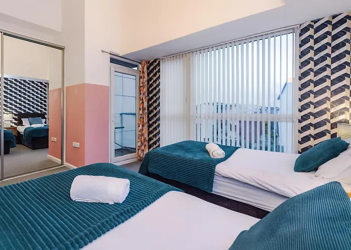 Spacious Escape On - Parking - Garden * Manchester