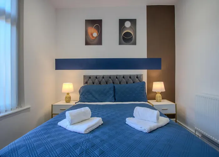 Nyaraló Modern & Spacious 4-bedroom Home, Family & Contractor Friendly, *