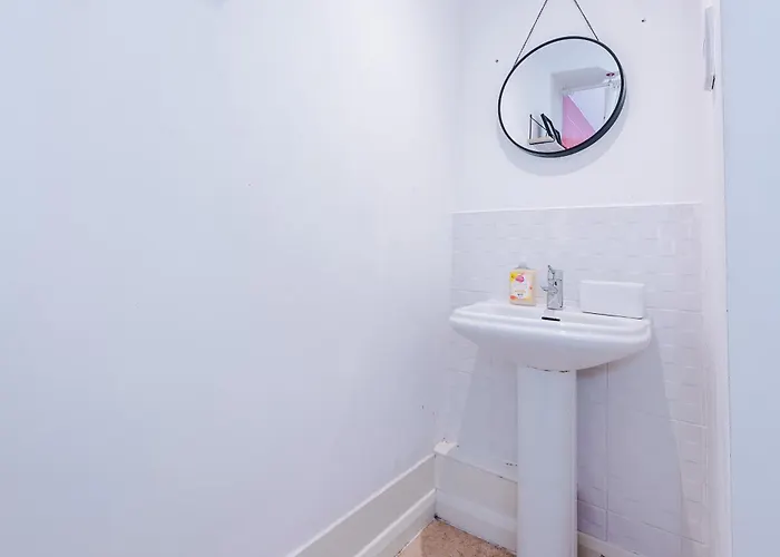 Spacious Escape On - Parking - Garden Vakantiehuis Manchester