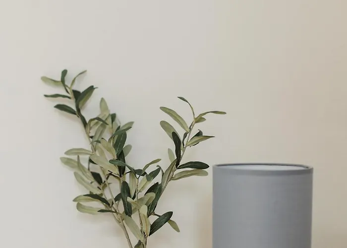 펜션 3 Bedroom House In Salford - Sleeps 6 Guests, Contractors, Groups, Families, Business, Leisute & Relocation Welcome, 15 Minutes From Centre, Fast Wi-fi, Smart Tv In Each Bedroom & Free Parking, Long And Short Welcome