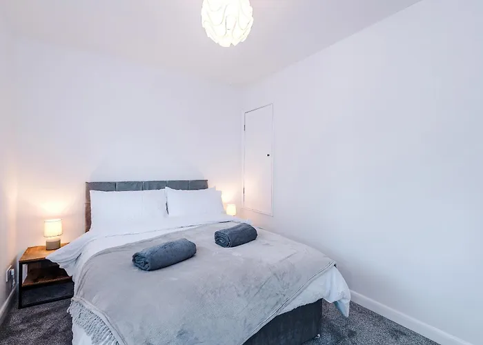 Stylish 2br House For 4 In With Parking