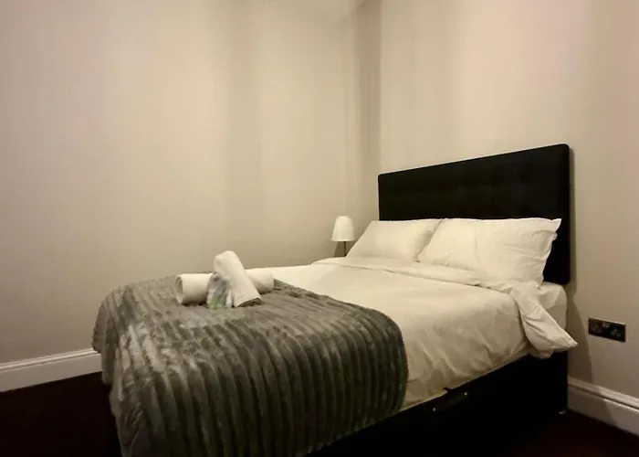 Ferienhaus Large Luxury 4 Bedroom With Parking