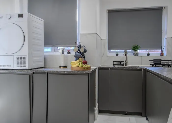 Modern&spacious 4-bedroom Home, Family&contractor Friendly, *