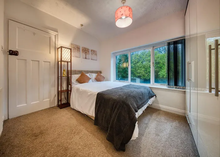 펜션 3 Bedrooms Sleeps 7 Free Parking