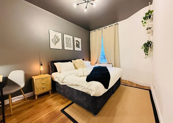 3br House Near Old Trafford With Games Sleeps 8 * Manchester