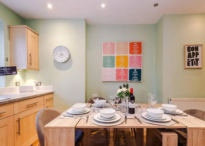 Luxury 5br Near Airport Wifi *