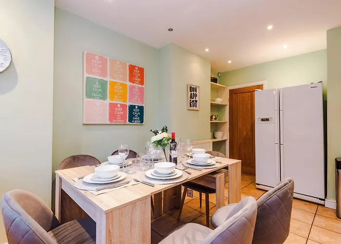 Luxury 5br Near Airport Wifi 펜션