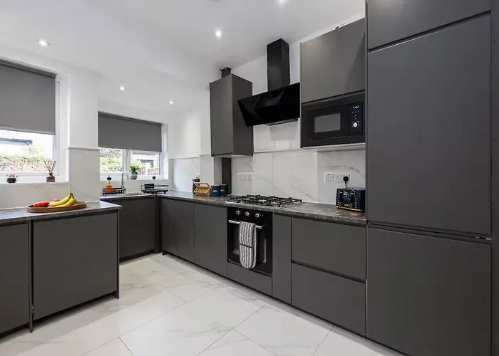 Сasa de vacaciones Modern&spacious 4-bedroom Home, Family&contractor Friendly,