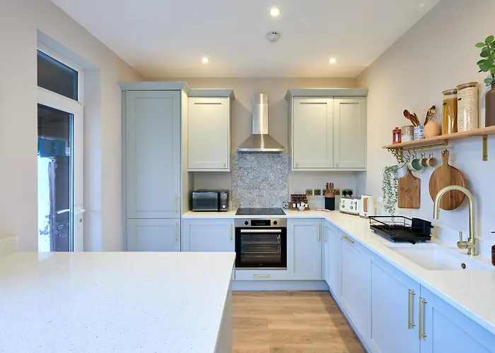 Stylish 4 Bed In Old Trafford Next To Mufc Сasa de vacaciones Mánchester