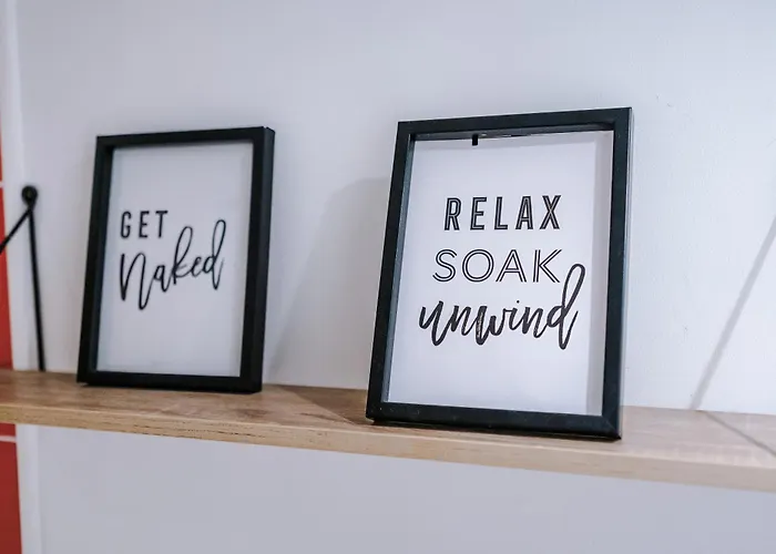 Spacious Escape On - Parking - Garden