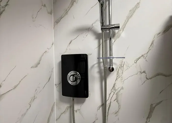 Dom wakacyjny Large Luxury 4 Bedroom With Parking Manchester