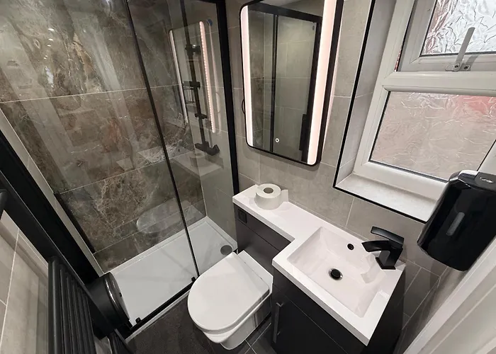 Hendham - Near Etihad Stadium, Coop Live Arena, National Cycling Centre & 24 Hour Asda Manchester