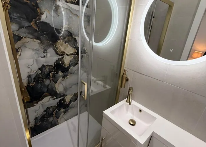 Hendham - Near Etihad Stadium, Coop Live Arena, National Cycling Centre & 24 Hour Asda *