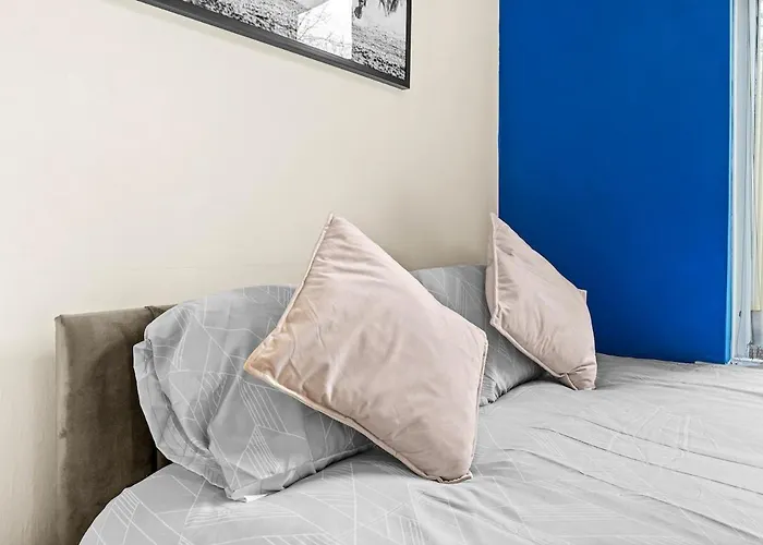 Premium Failsworth - Sleeps Up To 14! *