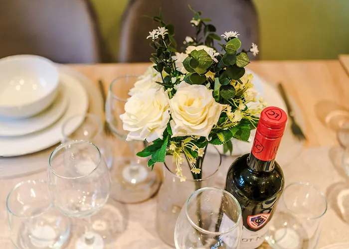 Luxury 5br Near Airport Wifi *