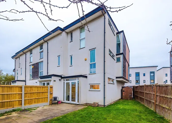 Spacious Escape On - Parking - Garden Vakantiehuis