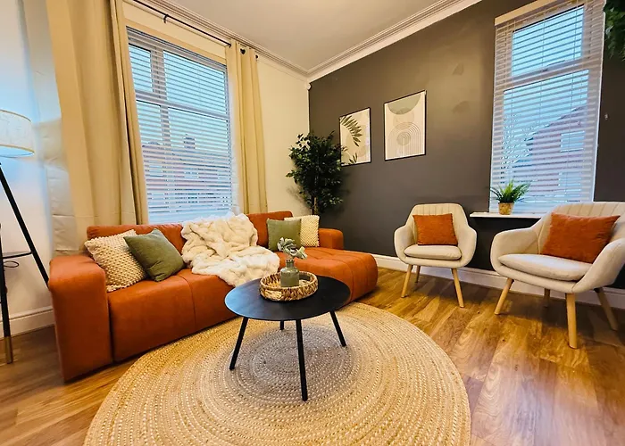 3br House Near Old Trafford With Games Sleeps 8 * Manchester