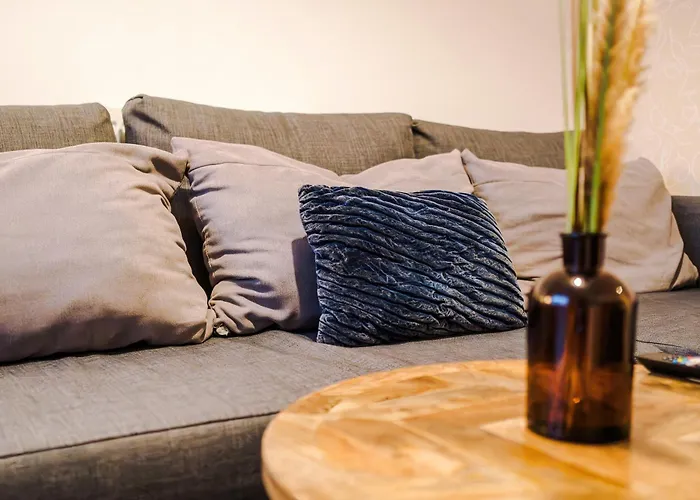 Spacious Escape On - Parking - Garden Manchester