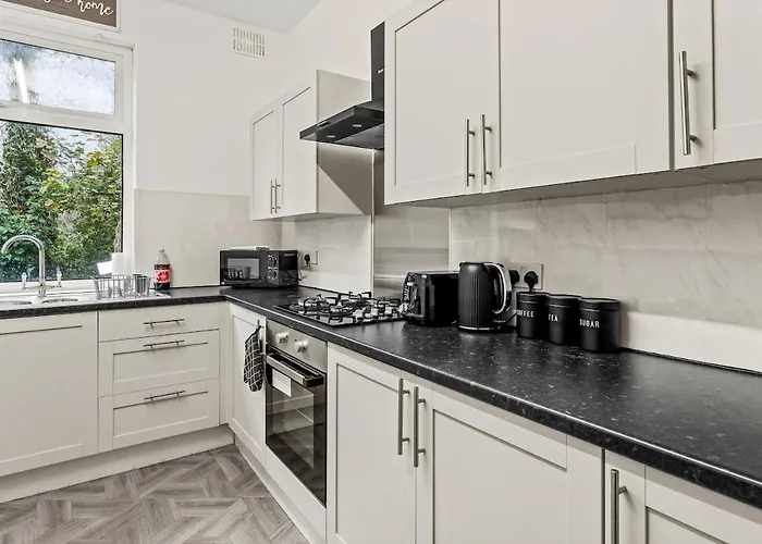 Premium Failsworth - Sleeps Up To 14! Manchester