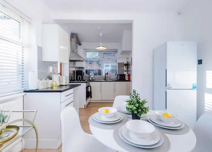 Free Park Stunning 3bedroom In