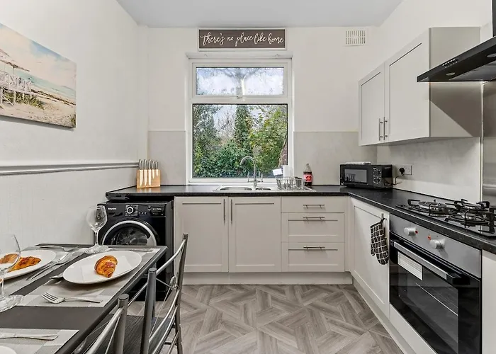 Premium Failsworth - Sleeps Up To 14! Holiday home Manchester