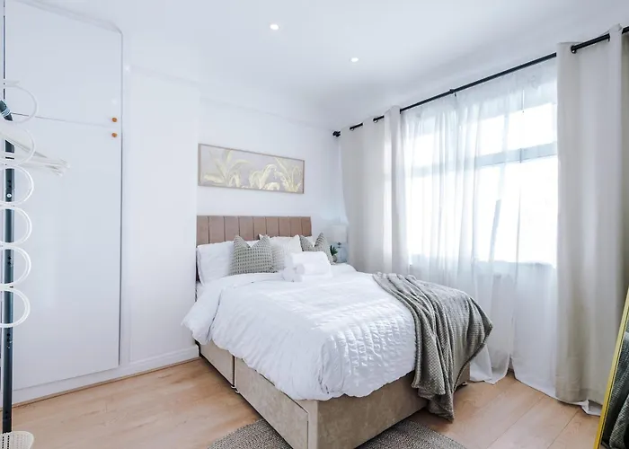 Free Park Stunning 3bedroom In