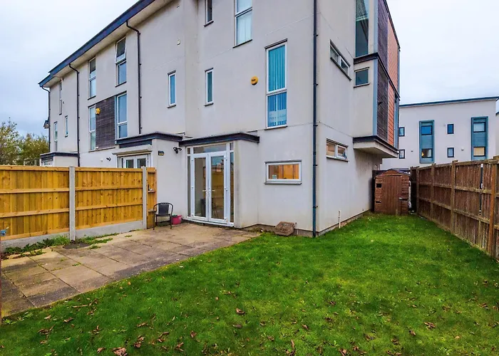 Spacious Escape On - Parking - Garden Vakantiehuis Manchester