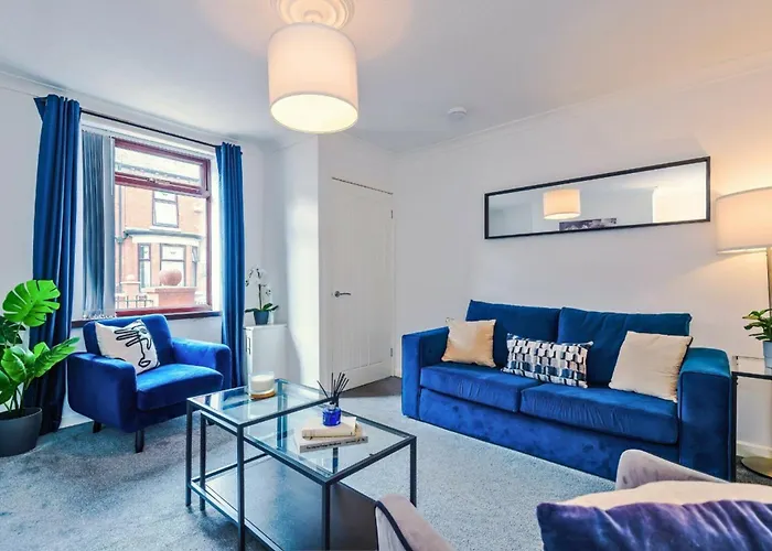 2bdr Droylsden House In With Wparking Apartment