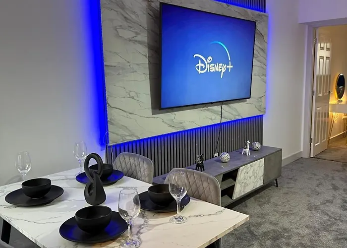 The Royal 1br Near Etihad Stadium & Coop Live